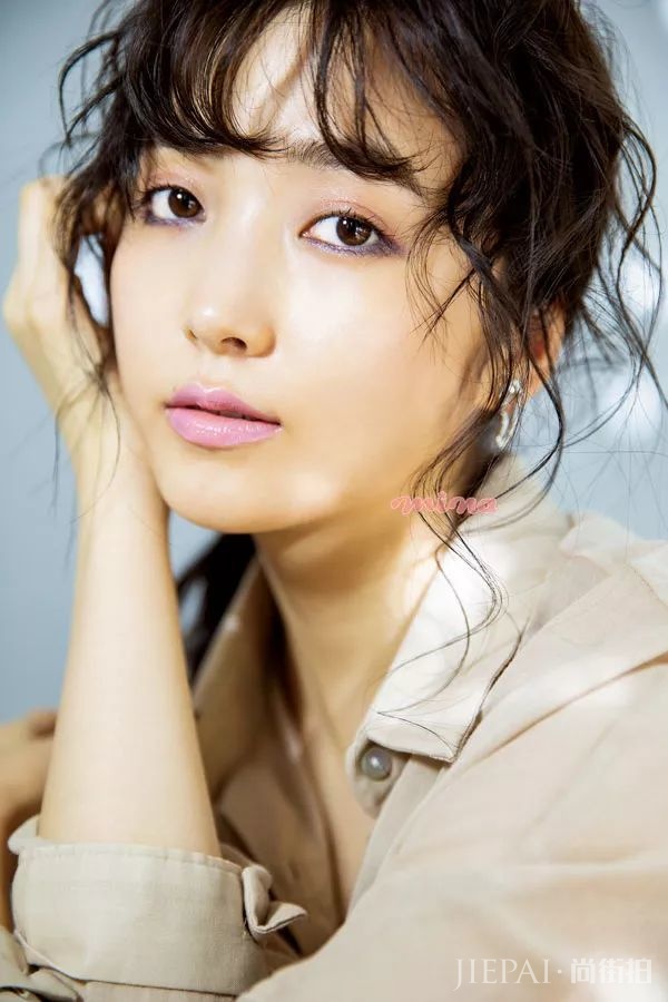 想学时下最流行的眼妆？跟着这些时尚爱豆们肯定没错