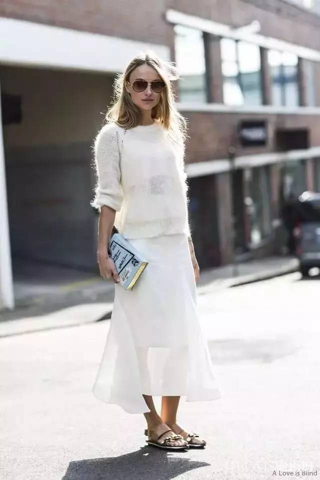 针织衫+半裙，才是秋天最显气质的搭配！