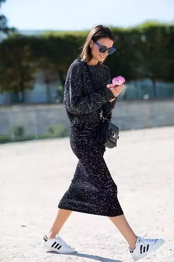 毛衣搭配长裙,打造秋冬优雅时尚!