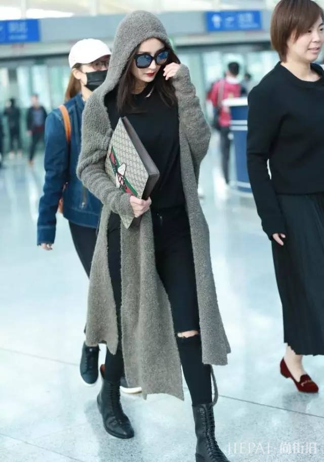 黑鞋+黑裤子的组合，竟能让腿再长10cm？