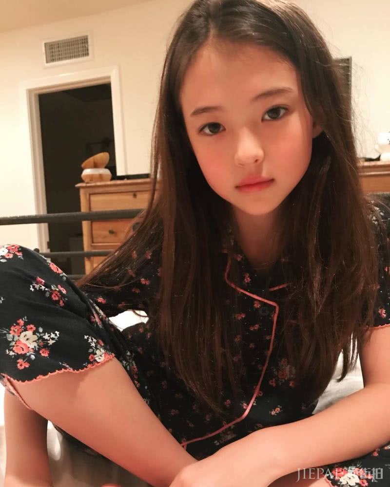 10岁混血萝莉抢走全智贤代言?被称“小宋慧乔”的她什么来头?