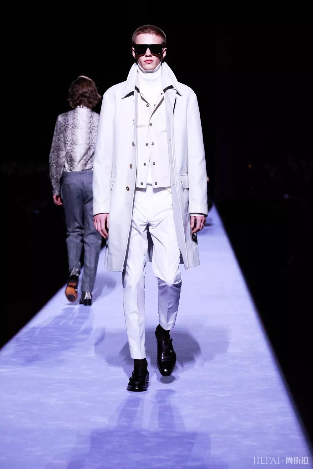 冬天穿好这个色,你就赢了