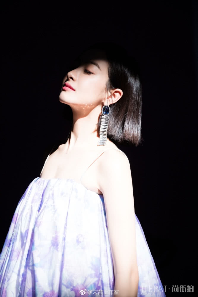 宋茜剪了齐肩短发,衣服品味直线上升,这款波波头短发发型没爆了