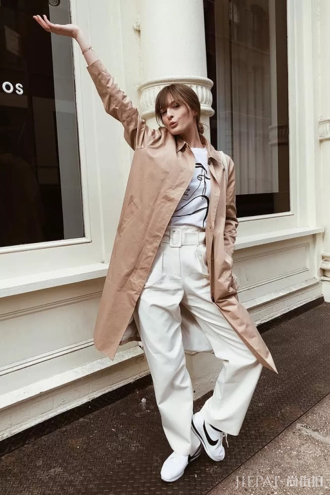 大衣怎么穿才好?当然敞开穿才最好看!