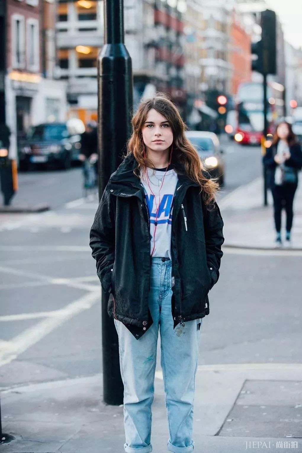 穿卫衣+短靴=真的时髦炸了！