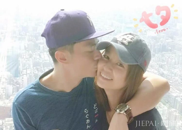 林心如腰上围着“小桌布”，搭配裤子更显臃肿肥胖，真心看不懂了