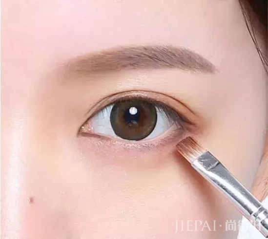 8个化妆小技巧 让你路人脸变女神