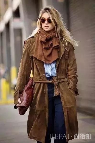 毛衣都穿错了，这样穿，才最时髦！