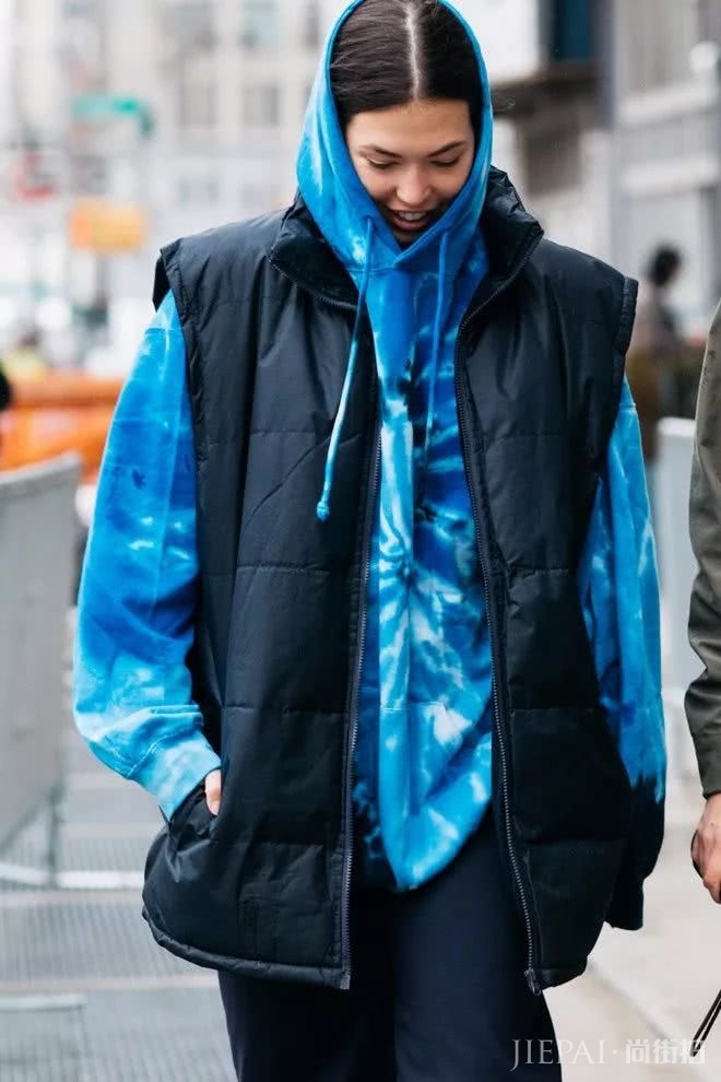 羽绒背心时髦又好搭 居然没几个人发现