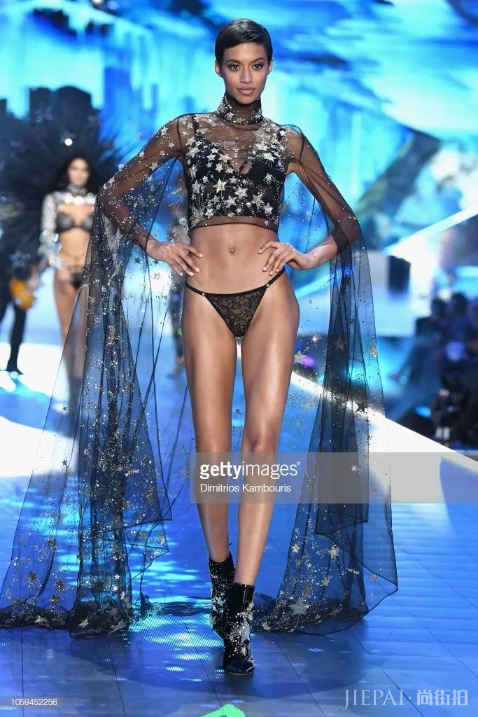 2018维密秀60套绝美Look盘点！各国超模争奇斗艳美到霸屏！