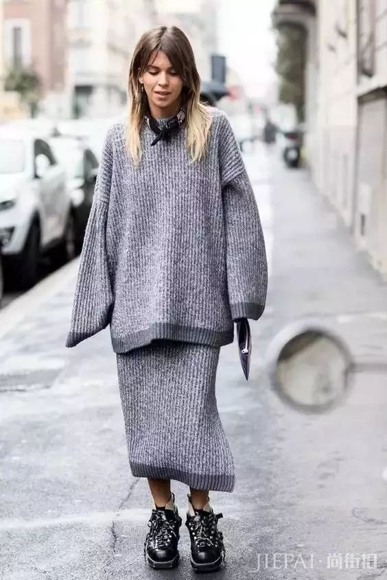毛衣搭配长裙,打造秋冬优雅时尚!