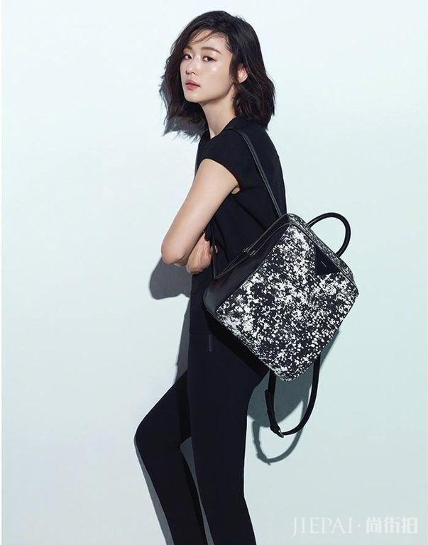 全智贤惊艳,白色连衣裙美成仙女,宛如少女!