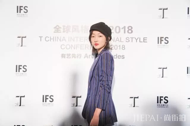 周冬雨最近带过的帽子,够开一家博物馆了