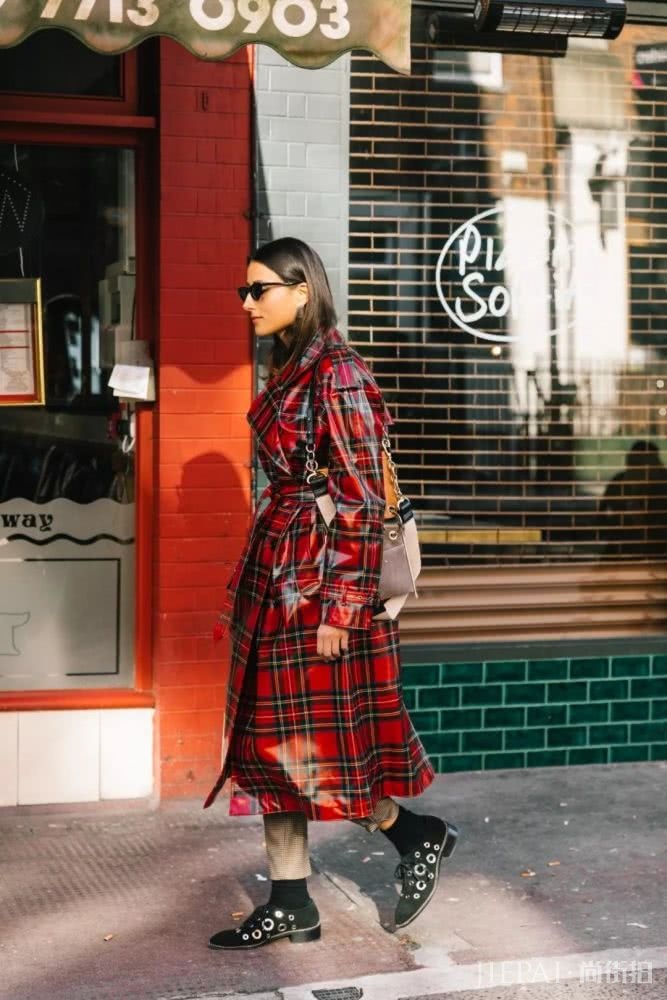 欧美街拍 长外套+阔腿裤好看到犯规