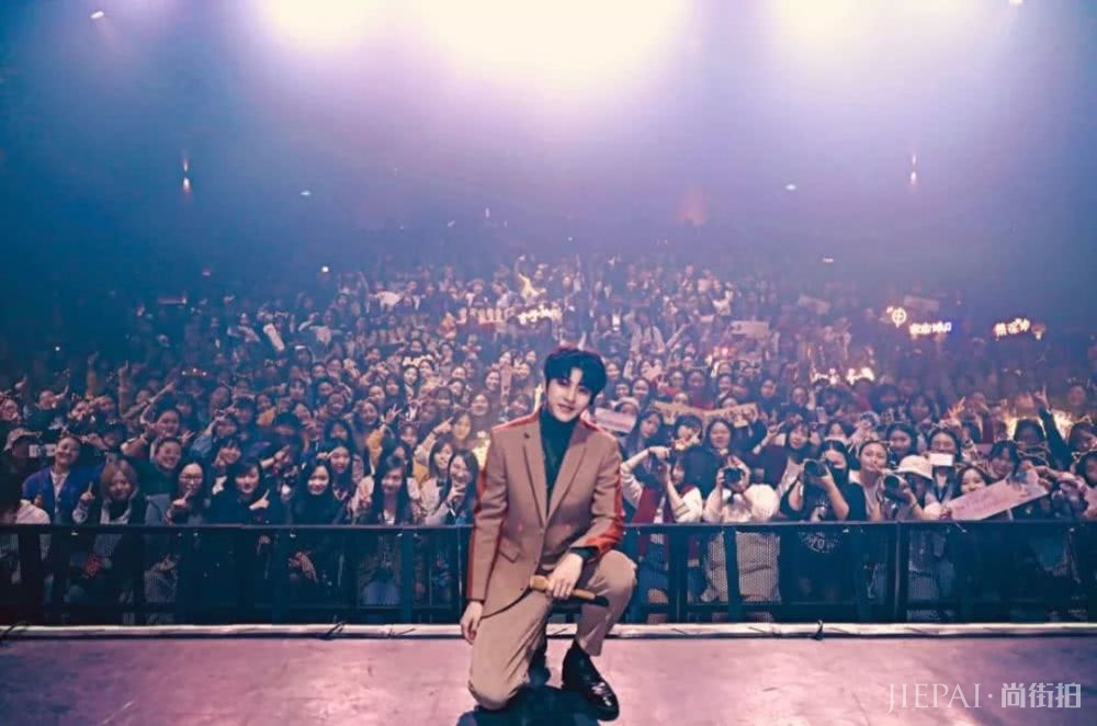 你不理解为什么有人粉蔡徐坤,就像你爸当年不理解你追周杰伦