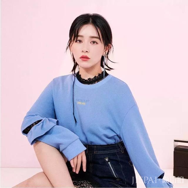 还在发愁今年冬天穿什么？卫衣这个单品简直太时髦