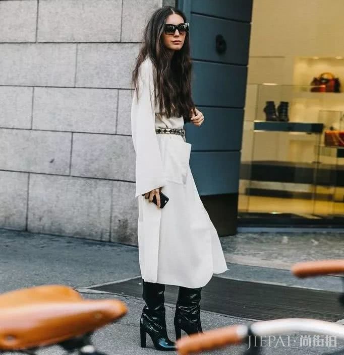 欧美街拍 风衣裙是西装裙之后又一大时髦利器