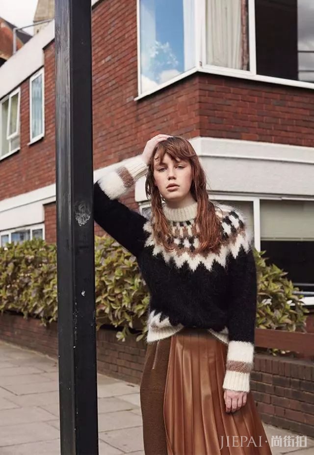 暖气还没到的日子里，就用这些时髦又复古的毛衣来护体吧！