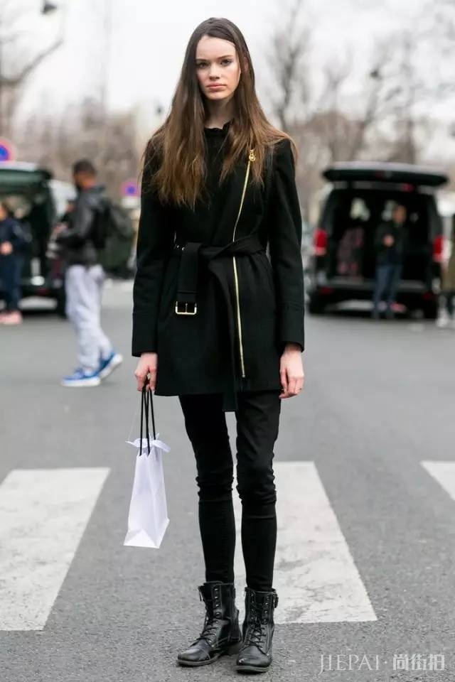 欧美街拍 人人都该拥有一双耐磨耐操、越旧越有feel的马丁靴