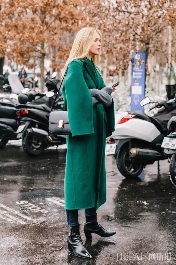冬季里大衣配靴子,让你得体又时髦