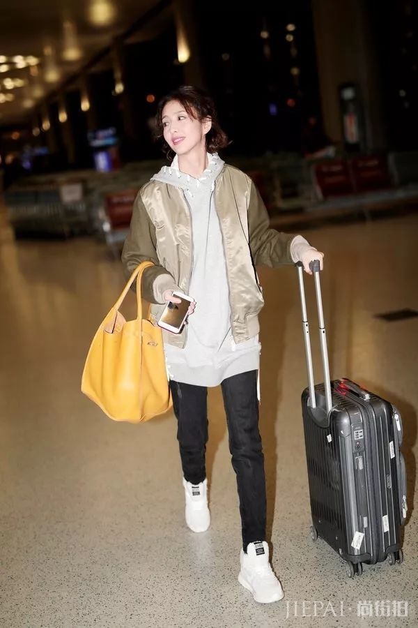 秒杀你所有针织衫!今年冬天最流行的内搭就是它!!