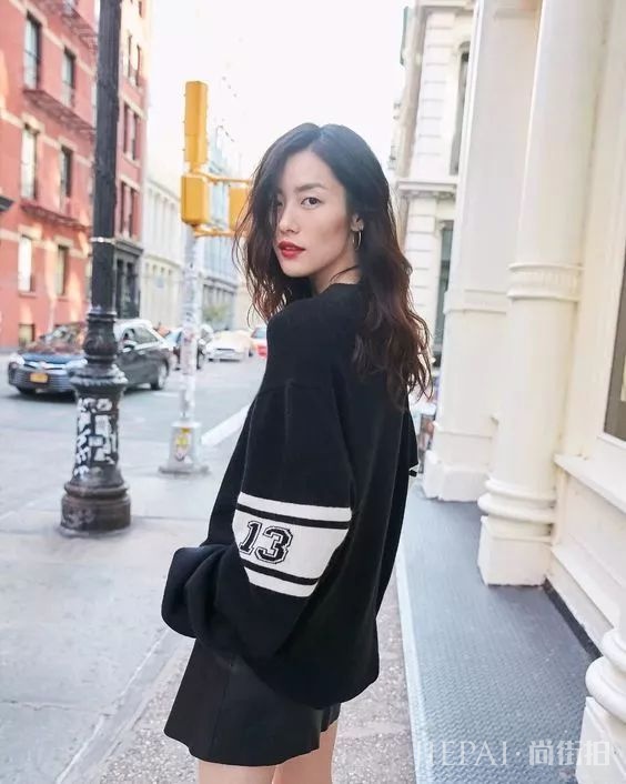 你穿卫衣+短靴=真的时髦炸了!