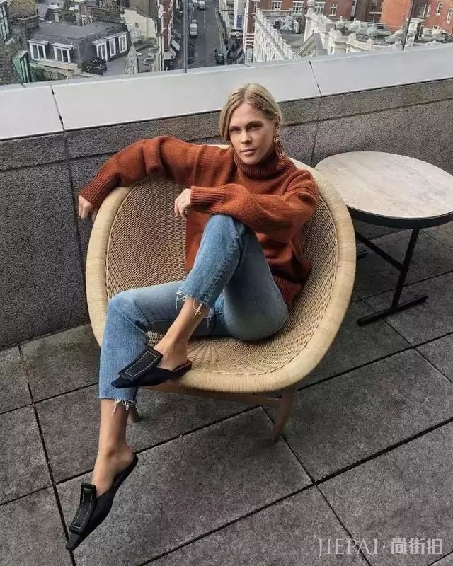 火热又时尚的一种颜色，我们应该怎样去搭配才好呢？