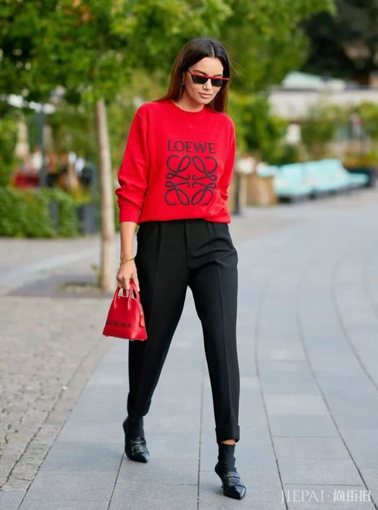 能穿一整个秋冬的针织衫 这么搭最时髦