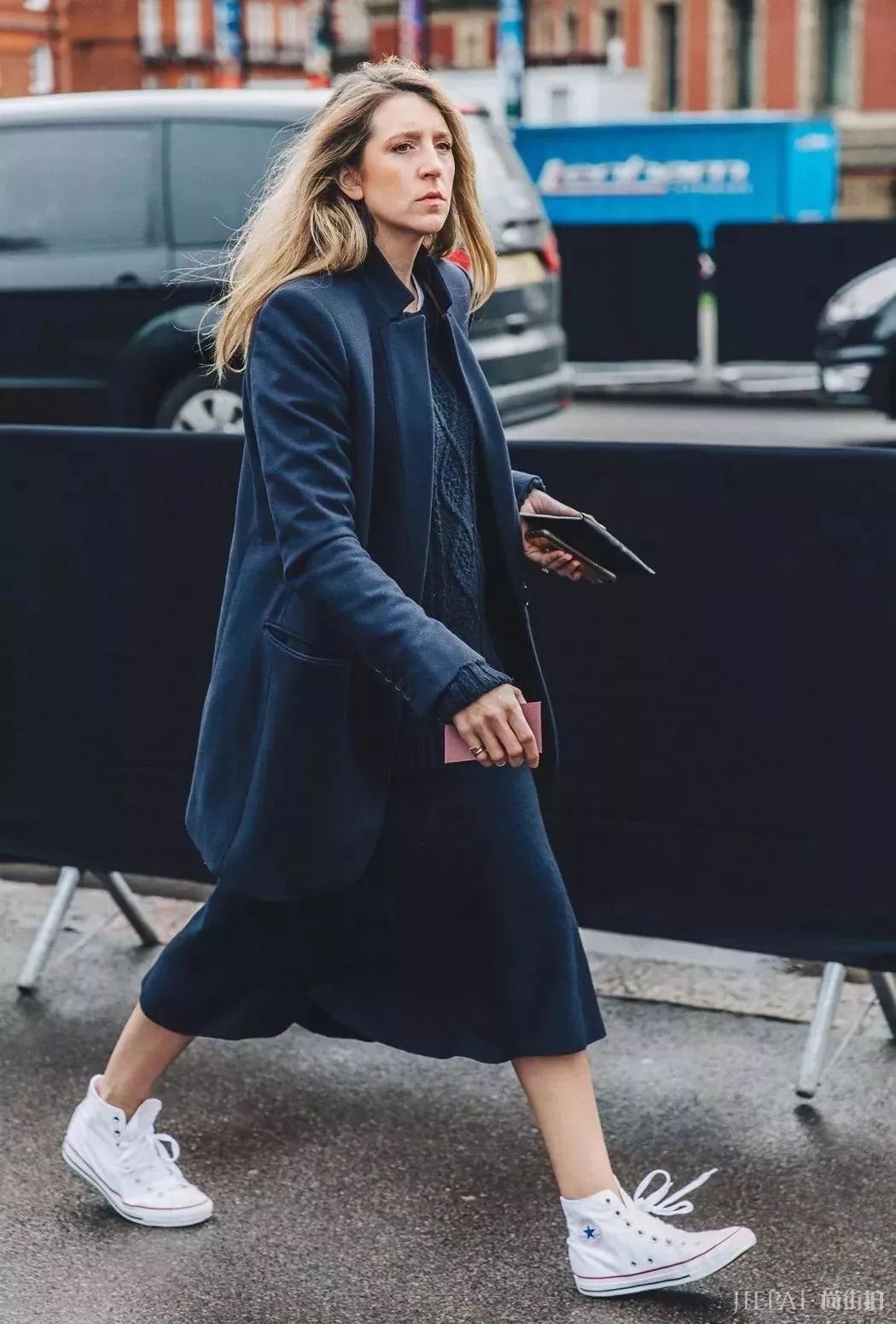 长款大衣搭配什么鞋子，大衣+平底鞋好看炸了