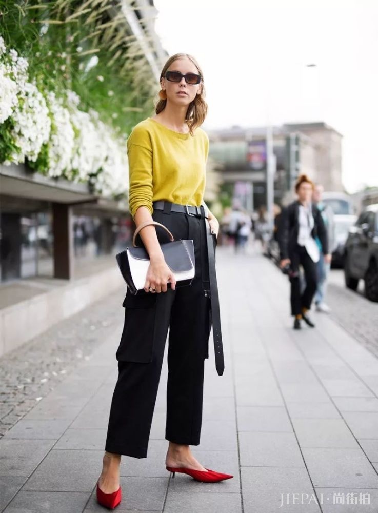 能穿一整个秋冬的针织衫 这么搭最时髦