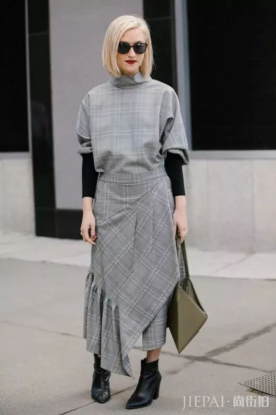 这个冬天流行在裙子里穿裤子？是的！