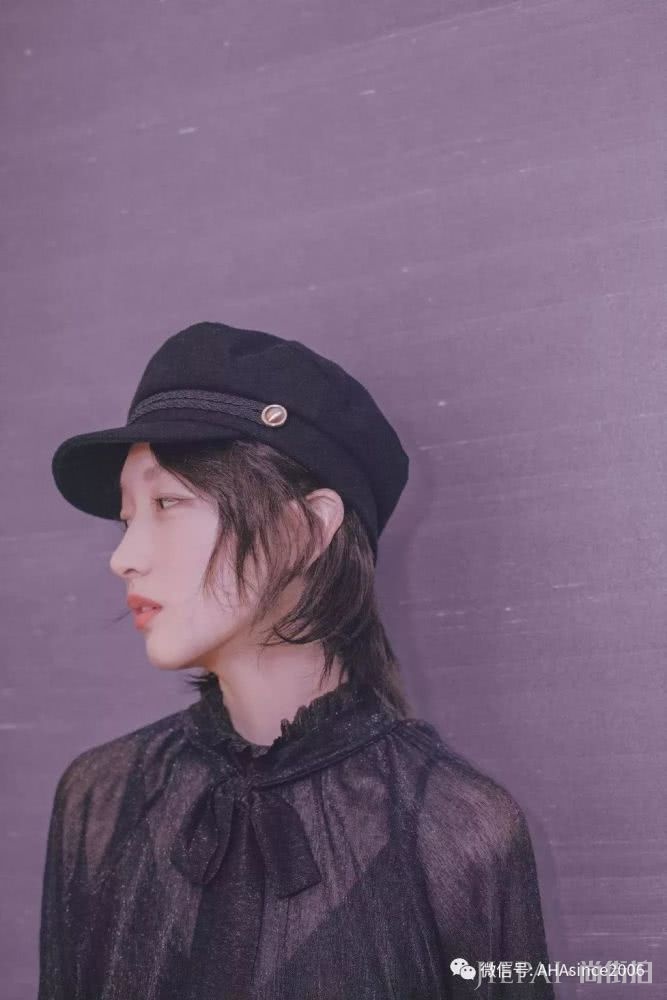 周冬雨最近带过的帽子,够开一家博物馆了