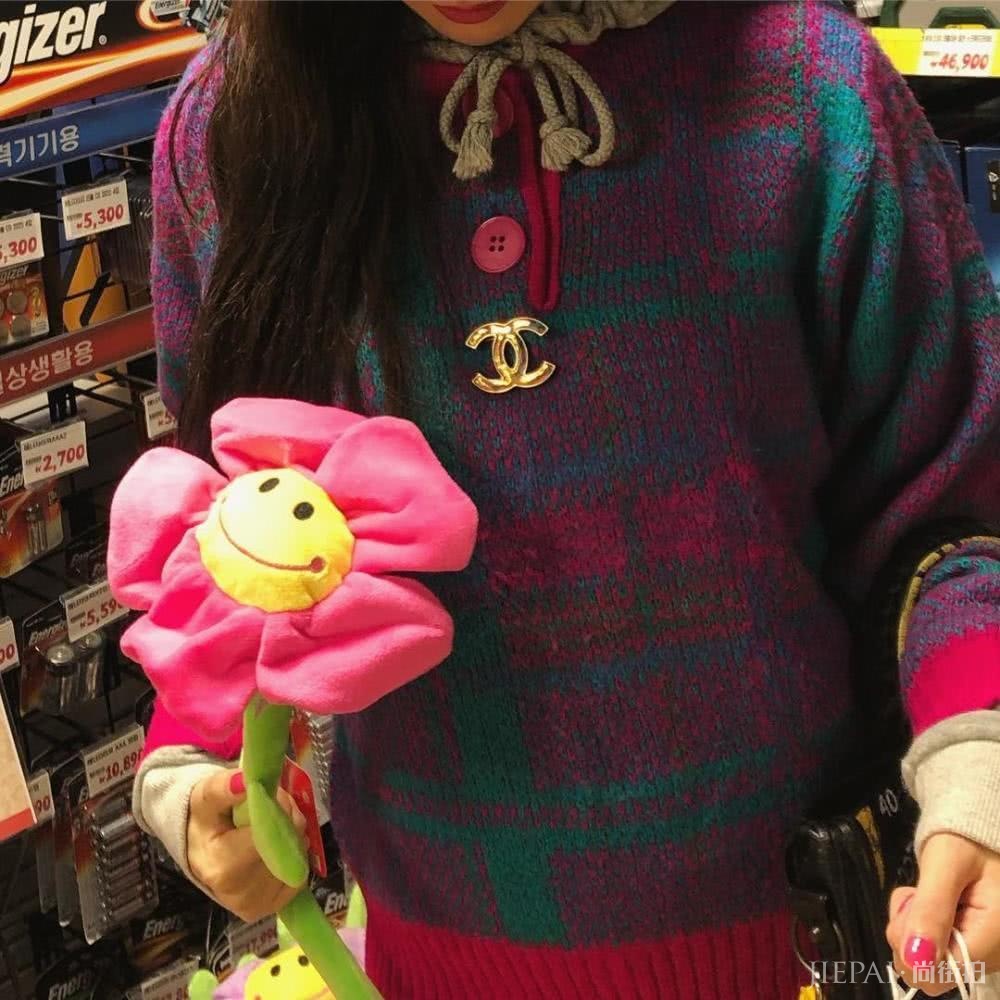 金泫雅花花绿绿的穿搭也能美成小仙女，一般人学不来