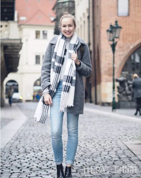 围巾搭配大衣今年流行这样搭，美翻天了