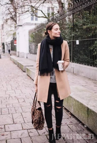 围巾搭配大衣今年流行这样搭，美翻天了