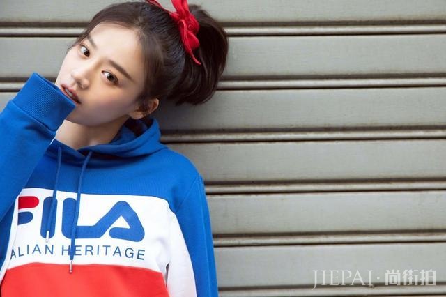 马思纯身穿卫衣减龄10岁不止,30岁嫩回18岁模样,少女气质惊艳