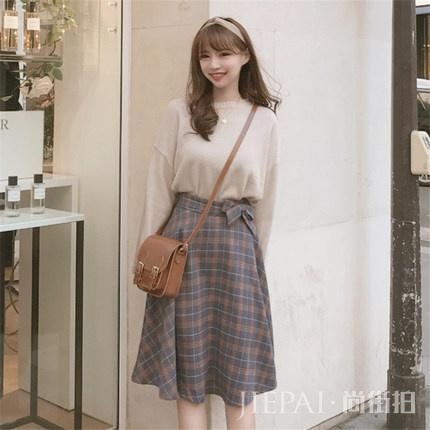 冬季嫌弃羽绒服臃肿？看看这几款毛衣外套搭配，优雅美丽不冻人