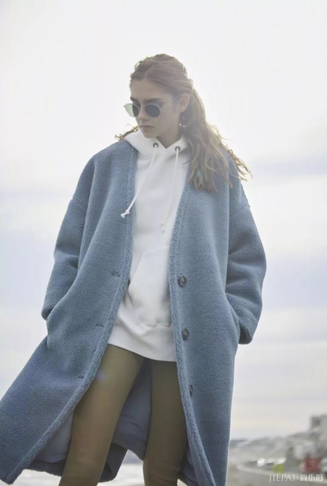 秒杀你所有针织衫!今年冬天最流行的内搭就是它!!