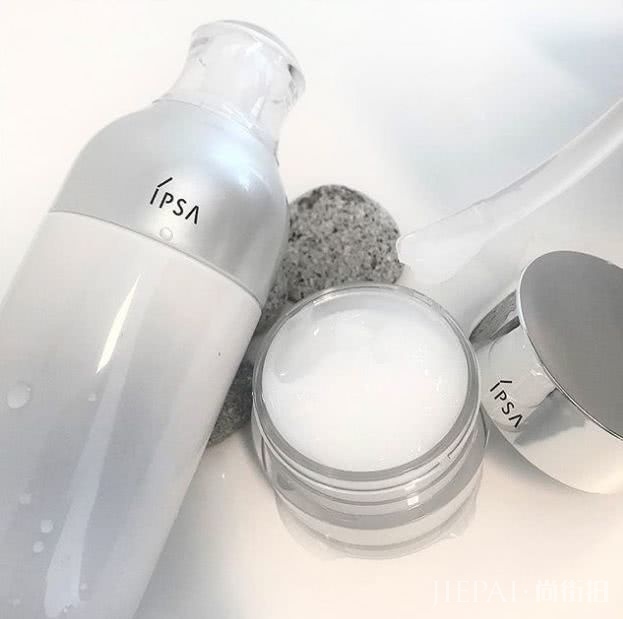 买了保湿爆款照样起干皮 ?揭秘那些被低估的保湿陷阱