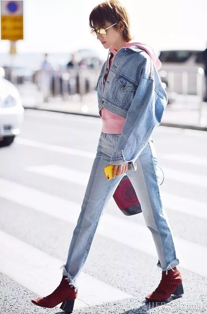 你穿卫衣+短靴=真的时髦炸了!