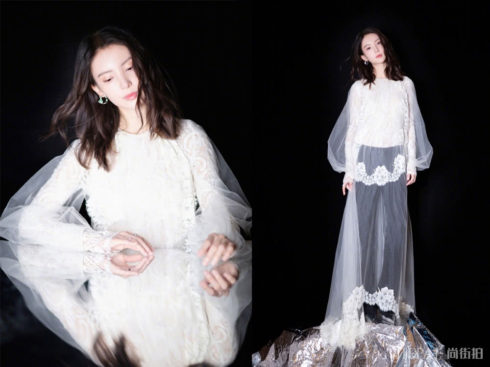 网友都说“打底裤”配纱裙丑?金晨这么穿,却仙气十足