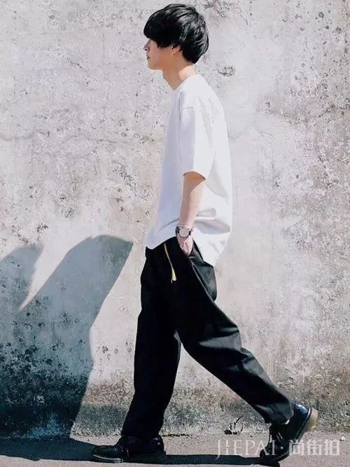男生裤子别太紧!一条宽裤,是你的潮流神器