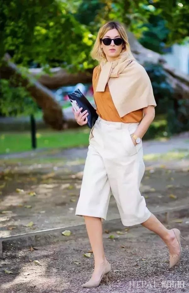 毛衣都穿错了，这样穿，才最时髦！