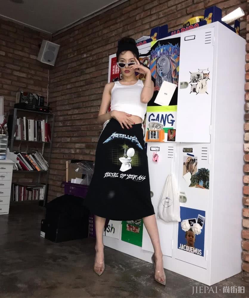 金泫雅花花绿绿的穿搭也能美成小仙女，一般人学不来