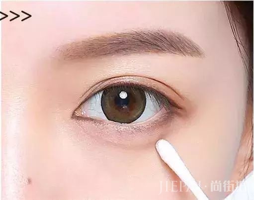 8个化妆小技巧 让你路人脸变女神