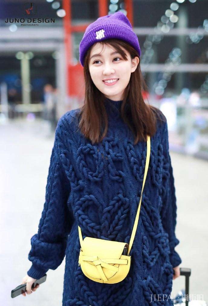 乔欣挑战长毛衣，腰长了一倍还秒变小短腿