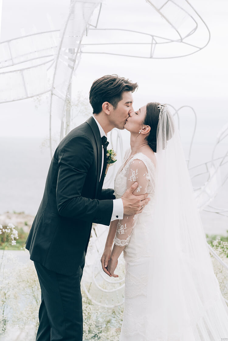 贾静雯修杰楷婚宴照曝光 咘咘感动到流泪