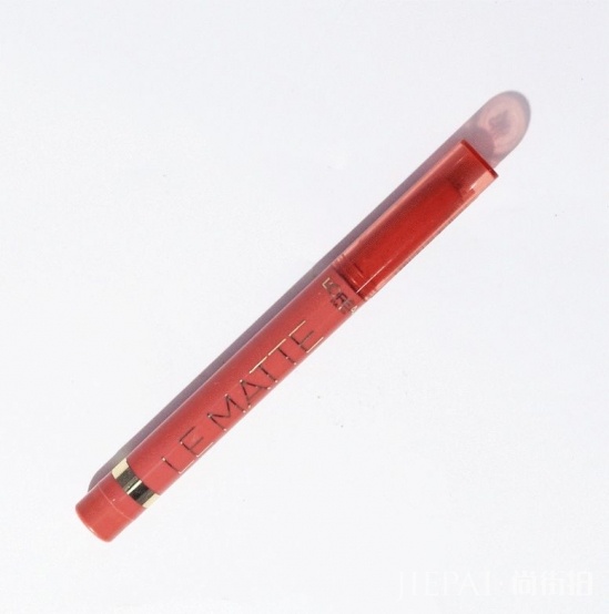 夏季适合什么颜色的口红颜色 这些都是夏天必备的口红