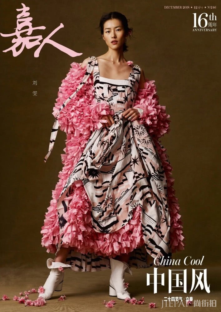 刘雯联手陈伟霆登封面，造型多变创意十足，完美演绎极致中国风
