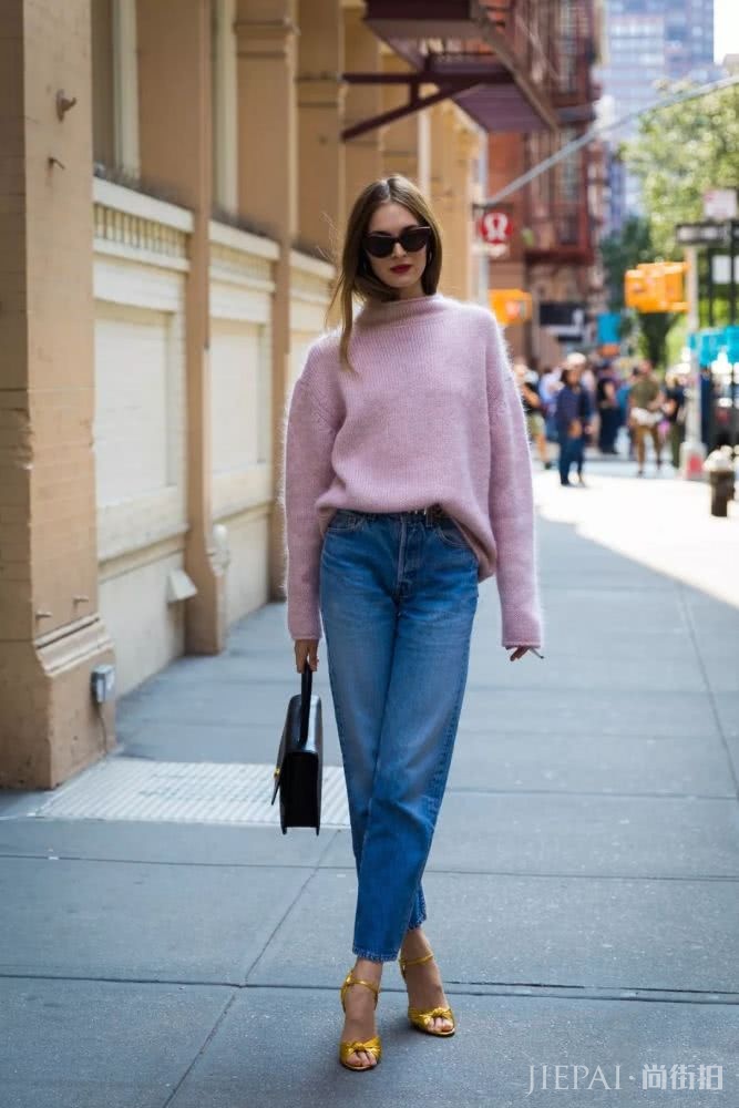 能穿一整个秋冬的针织衫 这么搭最时髦
